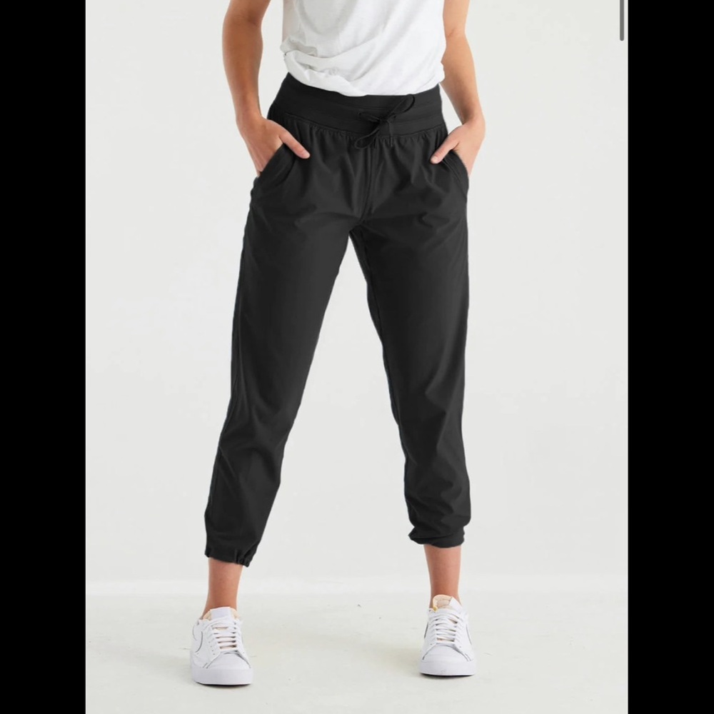 Free Fly Apparel Women's Breeze Cropped Pant - black